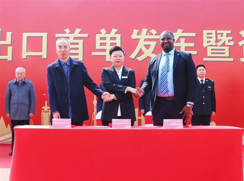 遠通集團與阿聯(lián)酋汽車協(xié)會、尼日利亞“一帶一路”促進會簽訂二手車出口協(xié)議。